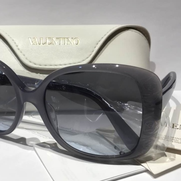 NWT Valentino Oversized Light Grey Sunglasses main image 3